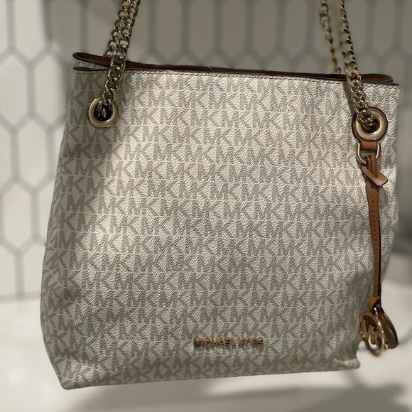 Michael Kors purse - Picture 7 of 7